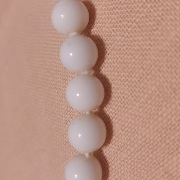 1980's White Glass Beaded Choker - Picture 2 of 4